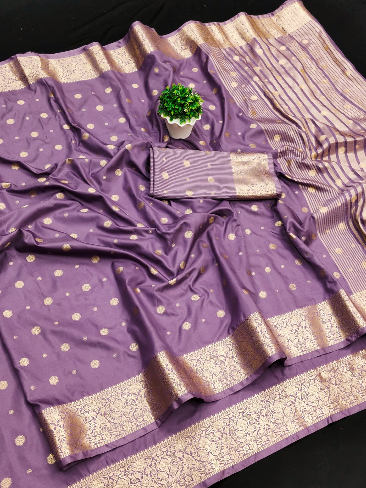 Exclusive Border Nimakari Design Soft Silk Saree