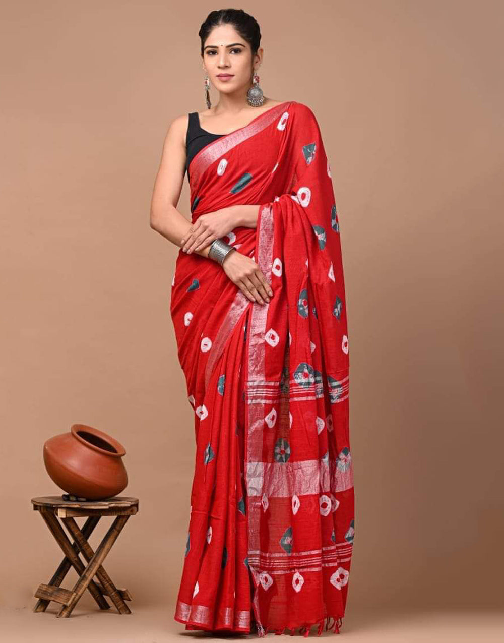 Red Linen Saree With Digital Printed Work
