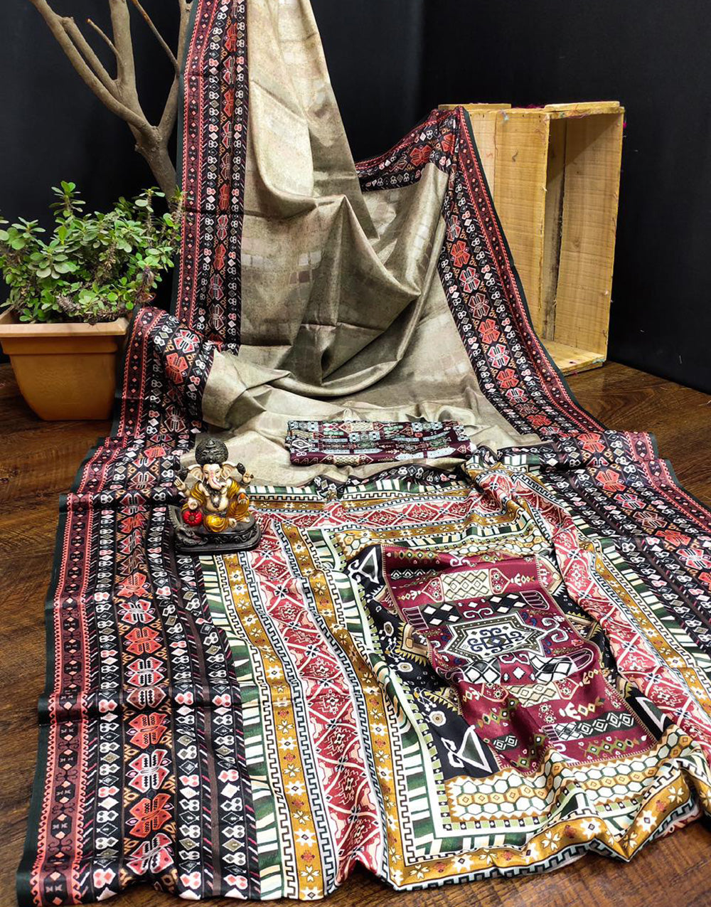 Cream Grey Silk Saree With Digital Printed Work
