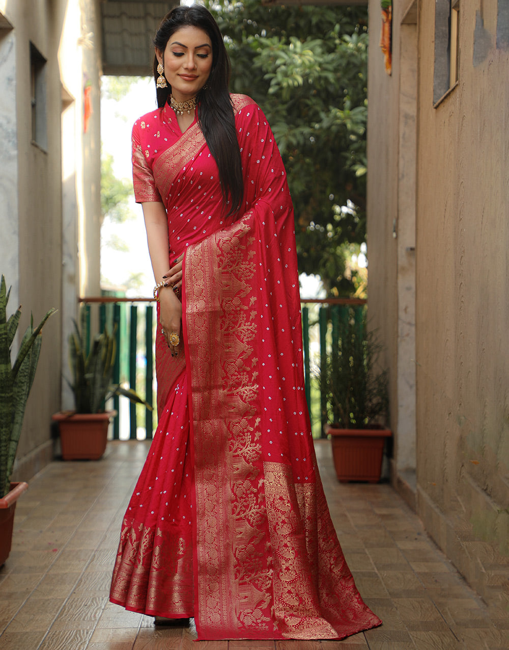 Red Bandhej Dola Silk Saree With Zari Weaving Work