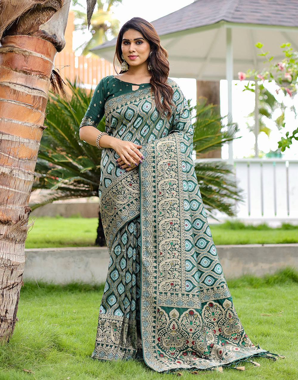 Dark Green Kanjivaram Silk Saree With Zari Weaving Work
