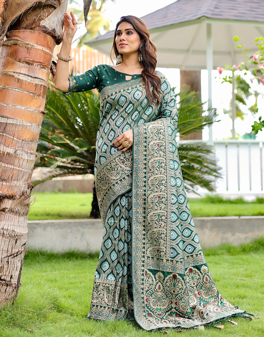 Dark Green Kanjivaram Silk Saree With Zari Weaving Work