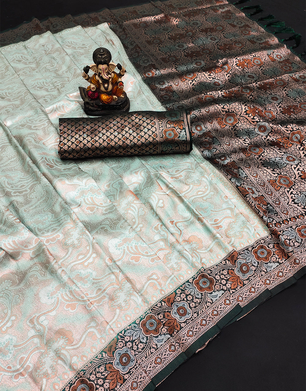 Pistachio Green Kanjivaram Silk Saree With Zari Weaving Work