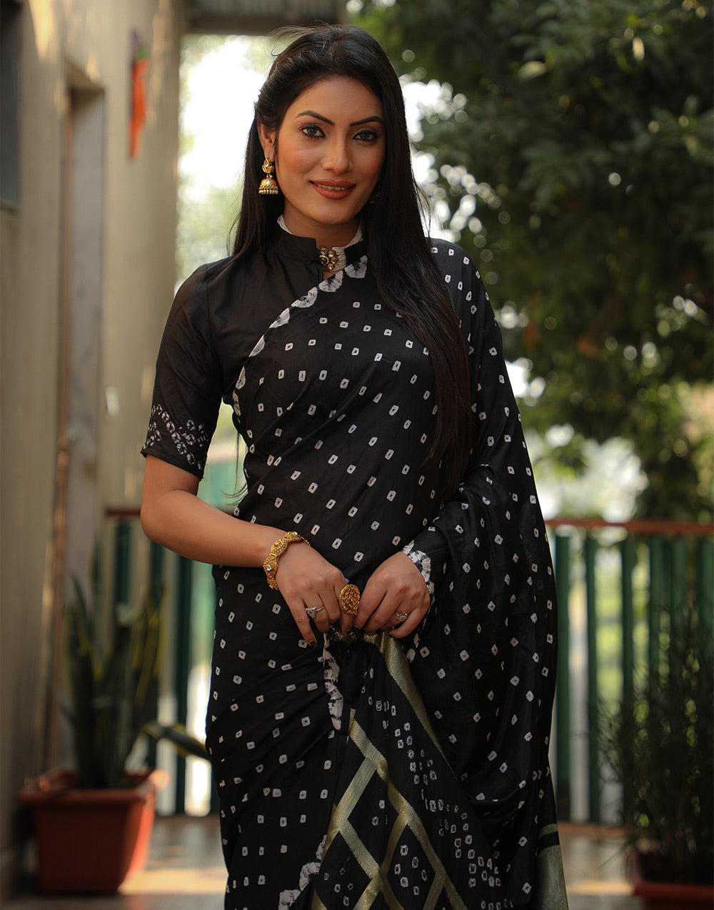 Black Bandhani Saree With Zari Weaving Work
