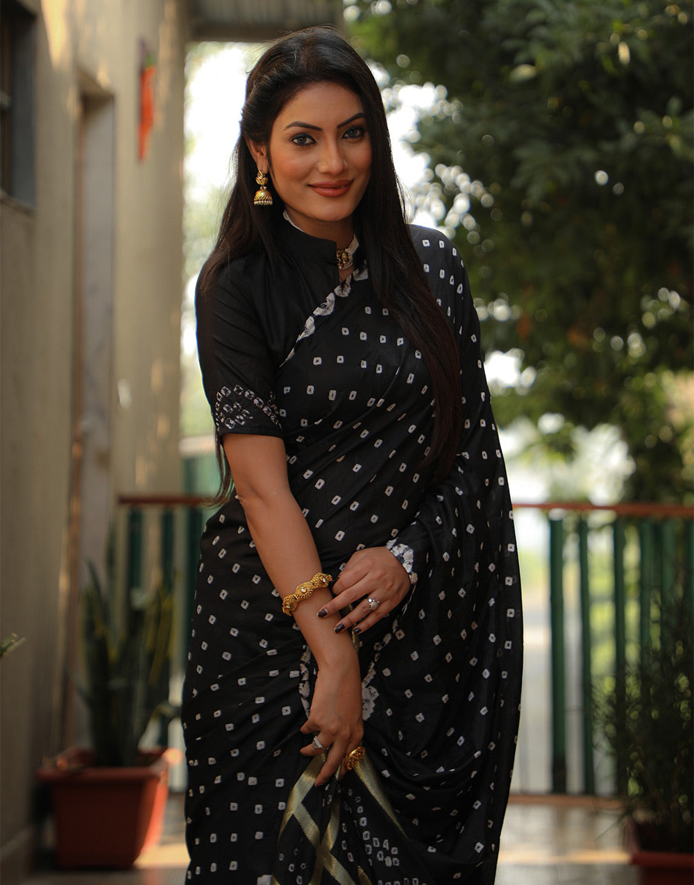 Black Bandhani Saree With Zari Weaving Work