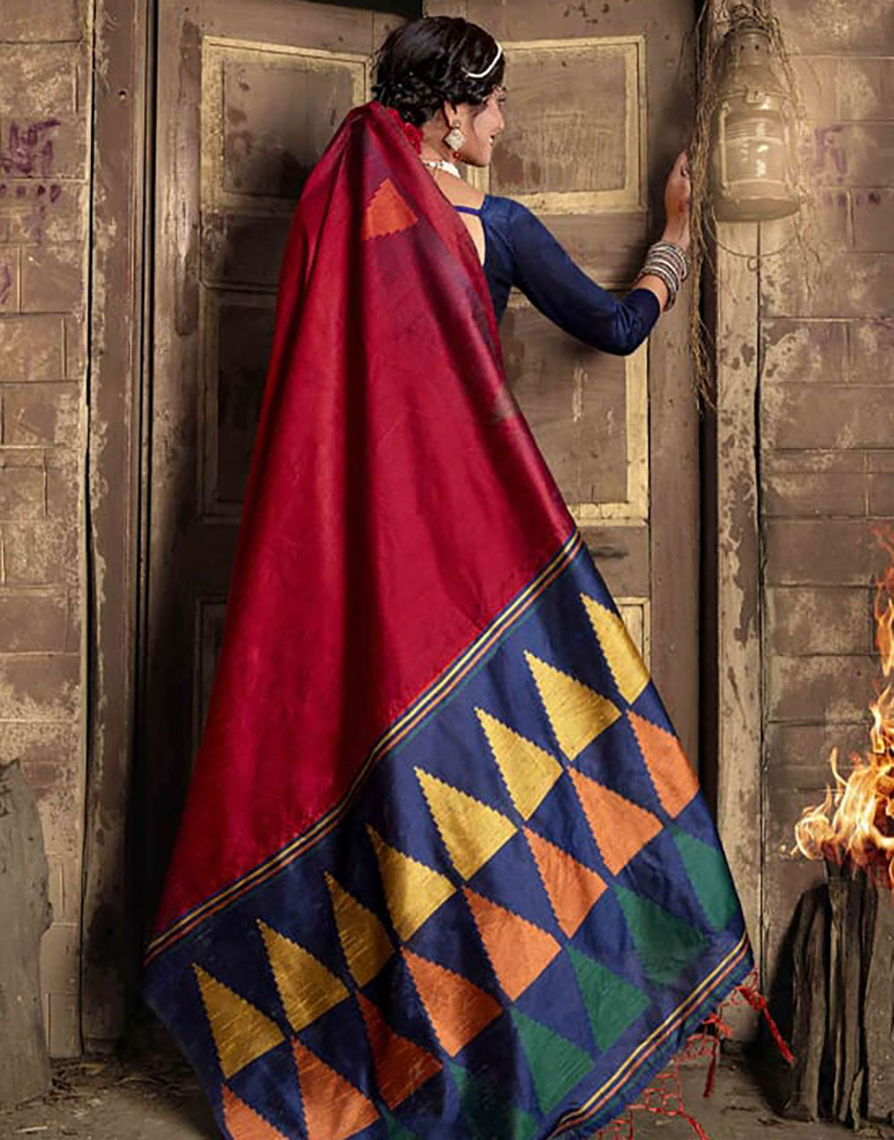 Burgundy Red Handloom Raw Silk Saree With Weaving Work