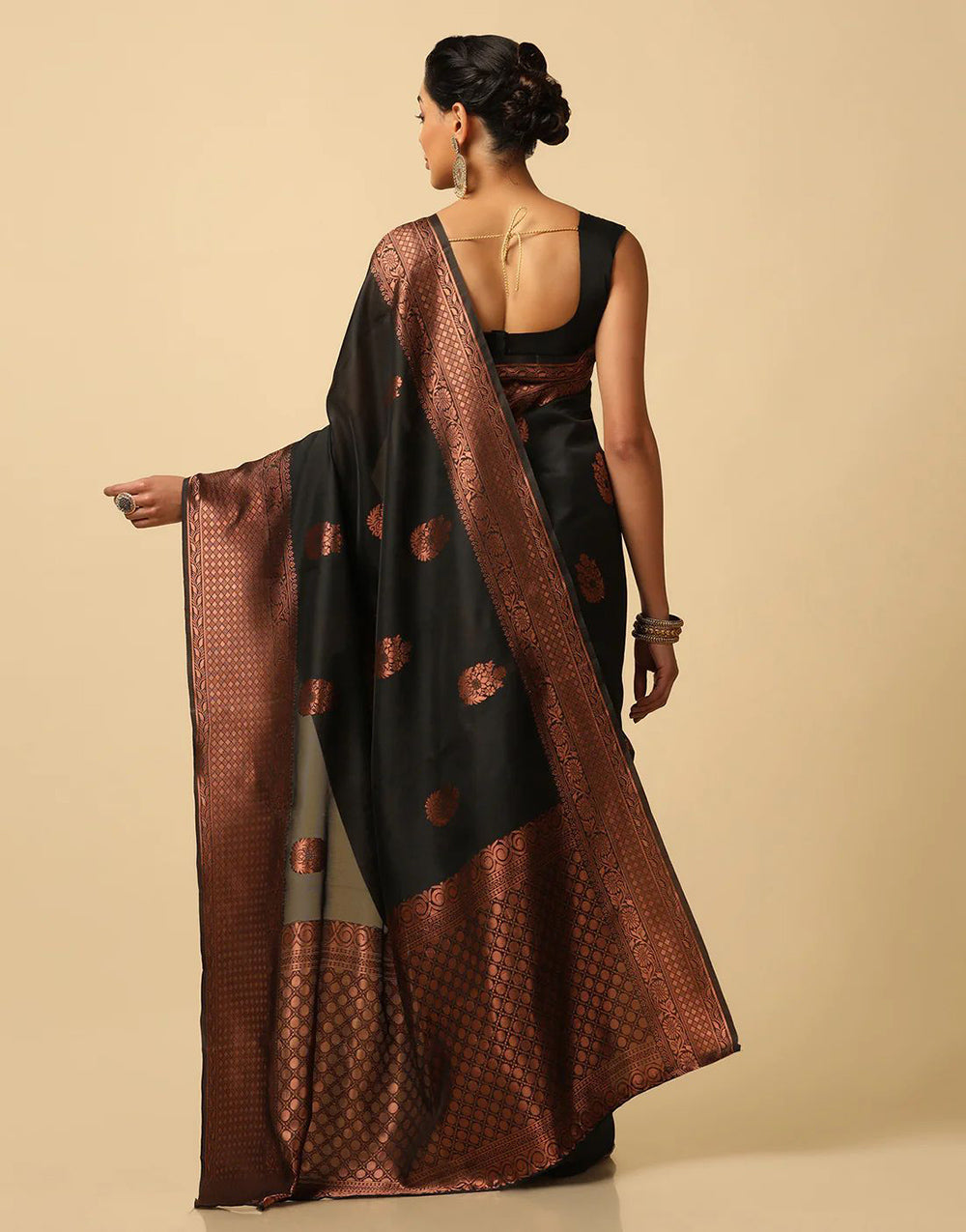 Black Soft Silk Saree With Zari Weaving