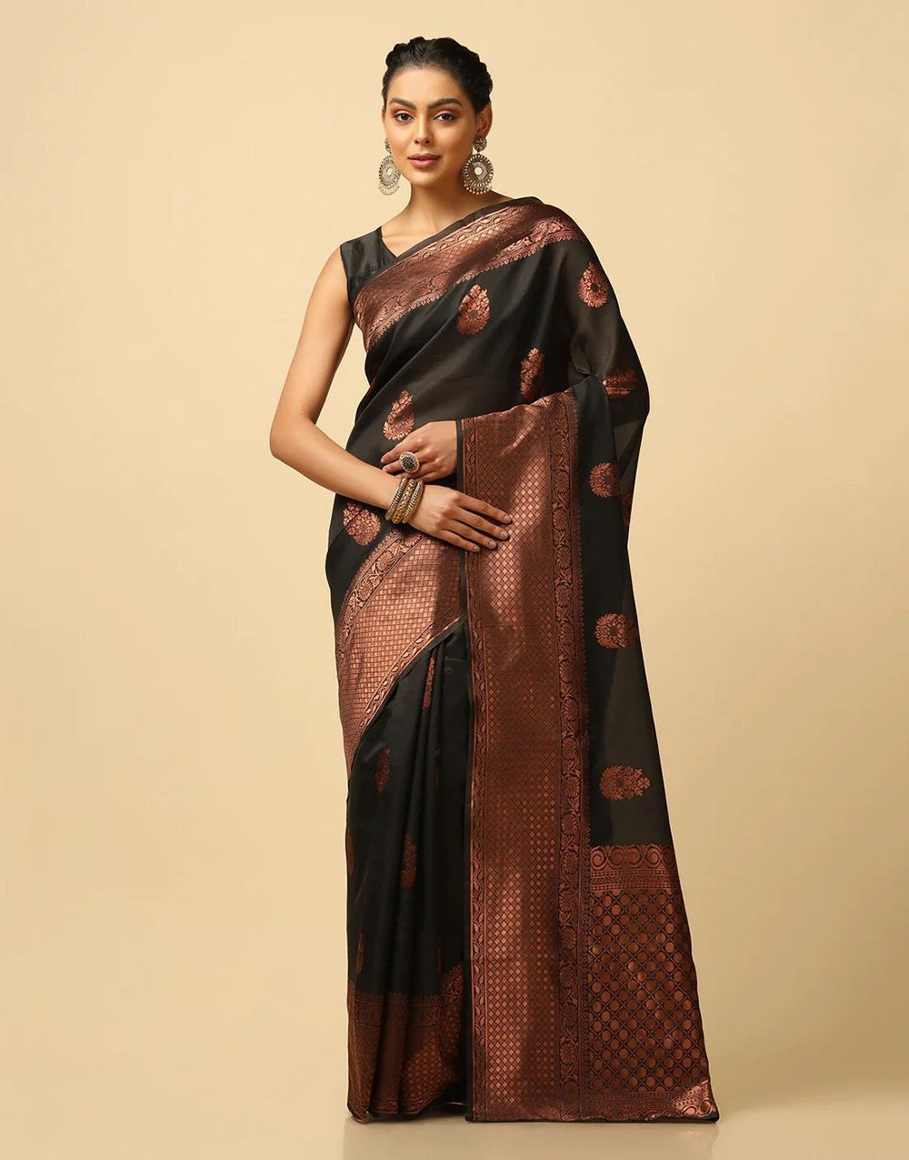 Black Soft Silk Saree With Zari Weaving