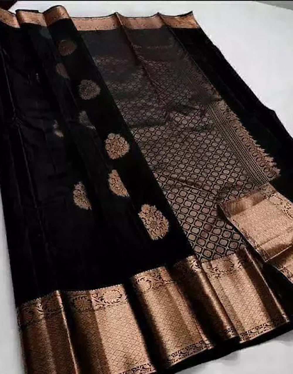 Black Soft Silk Saree With Zari Weaving