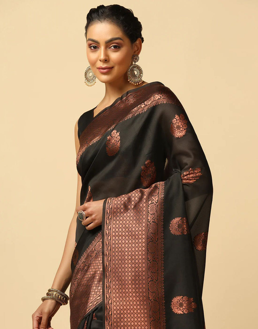 Black Soft Silk Saree With Zari Weaving