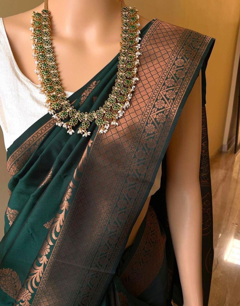 Green Silk Saree With Zari Weaving Work