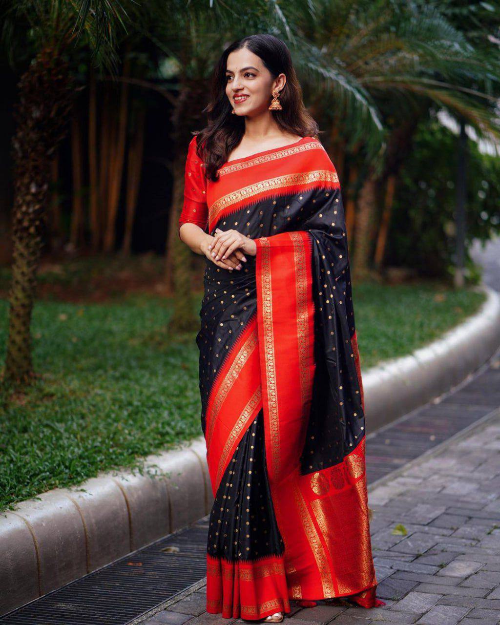 BEAUTIFUL RICH PALLU & JACQUARD WORK SOFT LICHI SILK SAREE