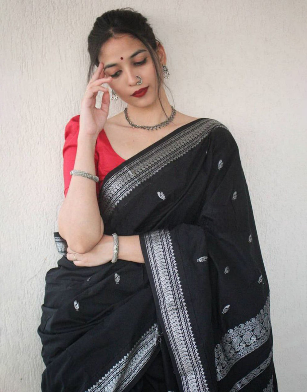 Black Banarasi Silk Saree With Zari Weaving Work