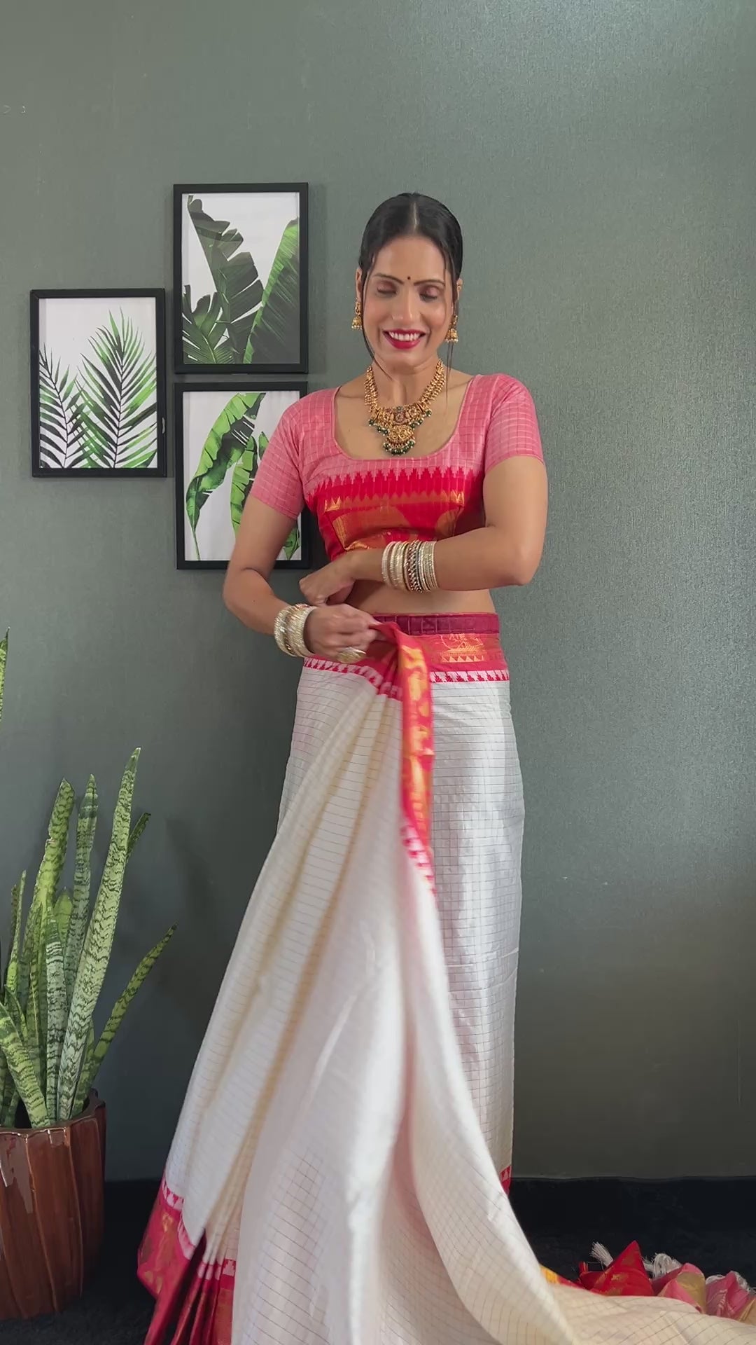 Ethnic Motifs Woven Design Zari Cheks Kanjeevaram Silk Saree Just Wear 1.Min
