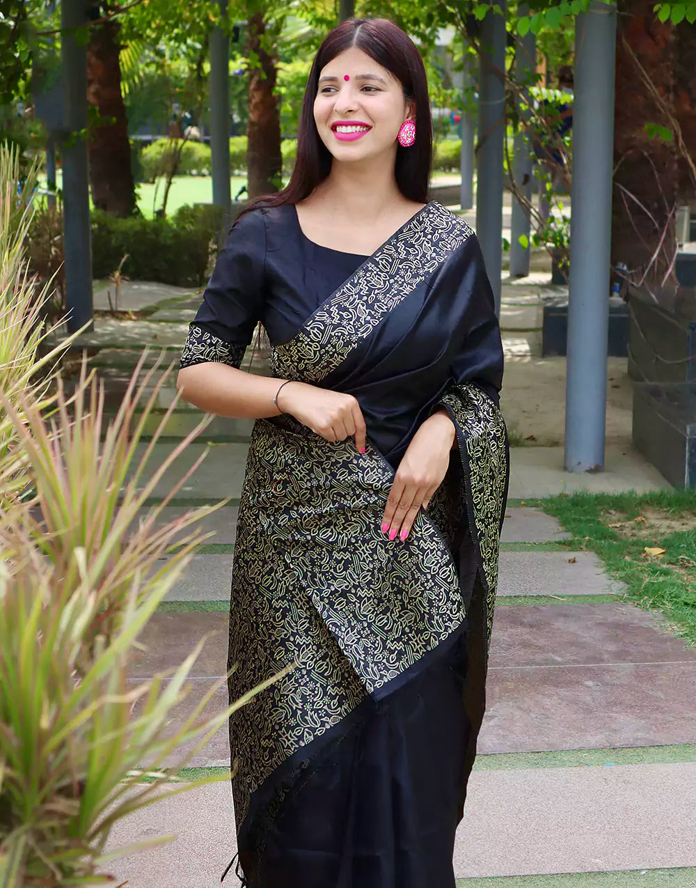 Black Raw Silk Saree With Handloom Weaving Work
