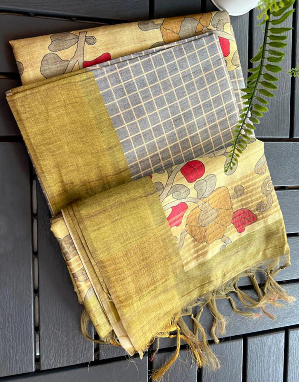 Gray Colour Tussar Print Soft Saree with all Over Beautiful Print