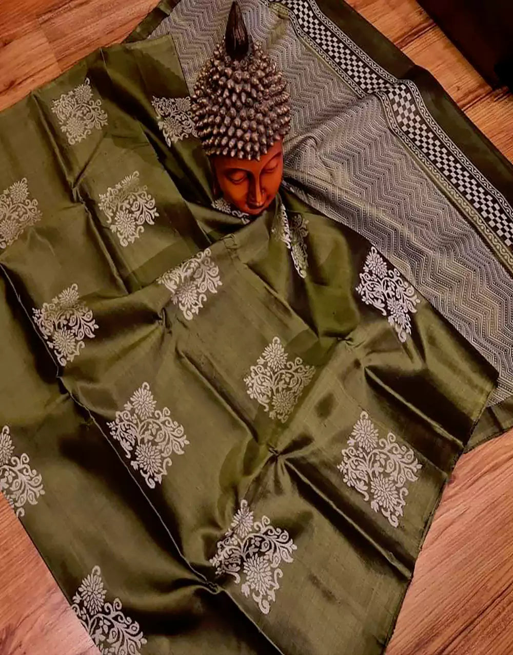 Mehandi Colour Soft Lichi Silk Saree With Rich Pallu