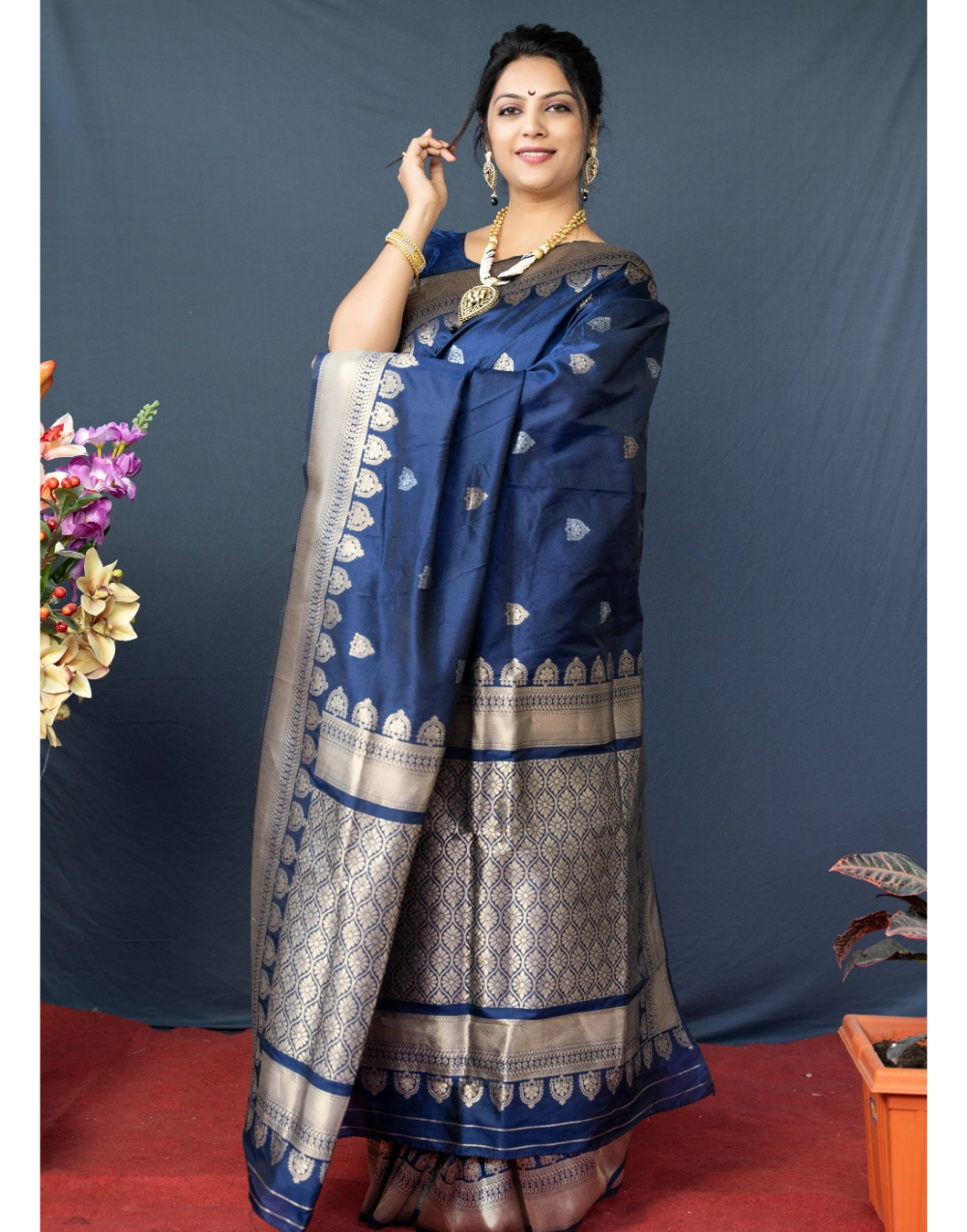Stylish Pure Navy Blue Soft Handloom Banarasi Silk