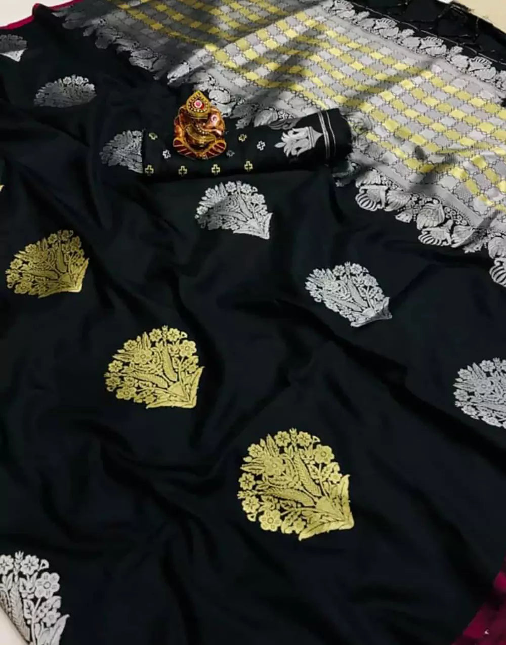 Black Silk Saree With Zari Weaving Work