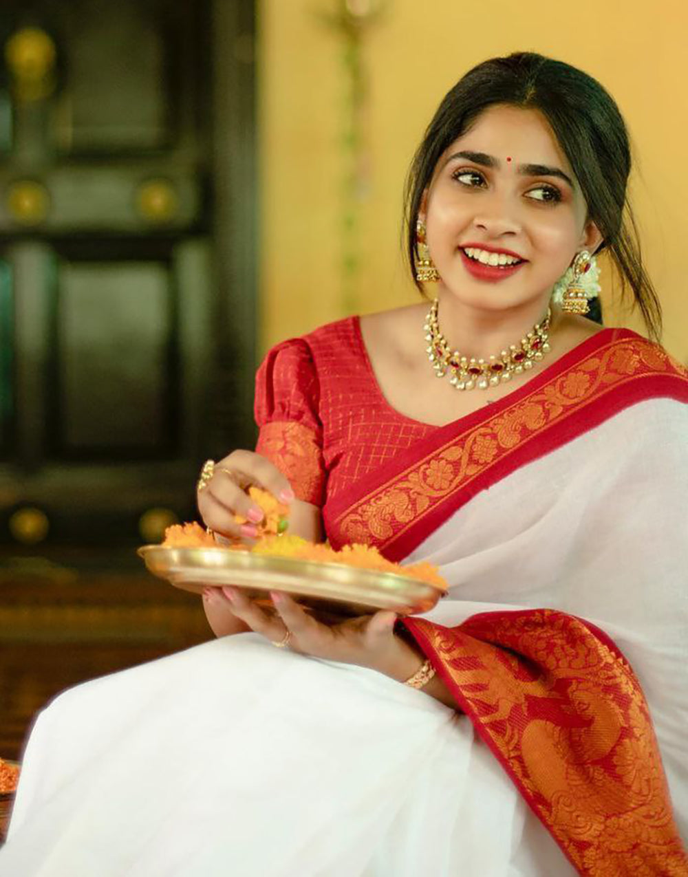 Red & White Coloured Golden Zari Saree With Designer Pallu
