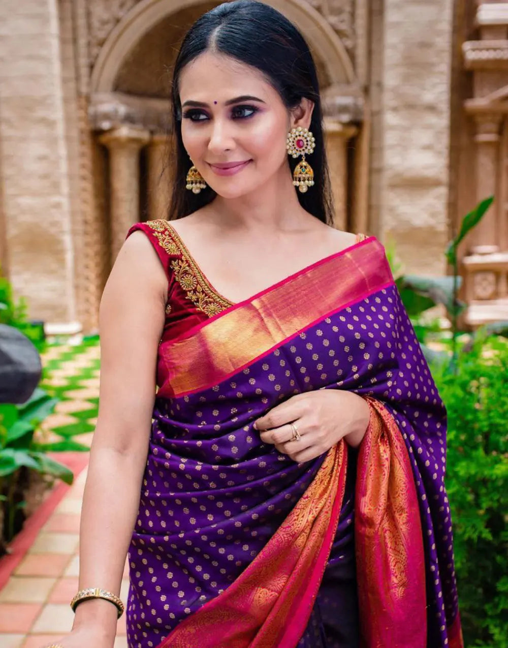 Designer Soft Lichi Silk Golden Jari Design Border Design Saree