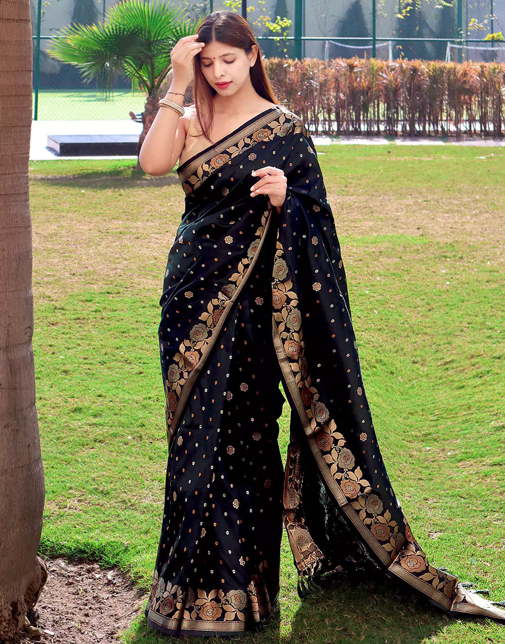 Black Soft Silk Saree With Zari Weaving Work