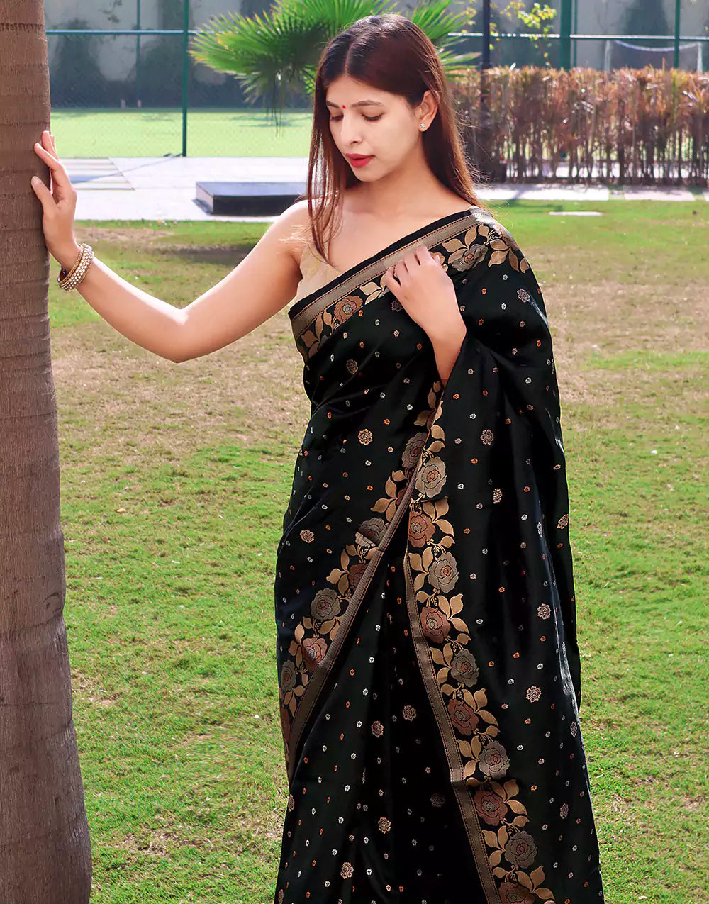 Black Soft Silk Saree With Zari Weaving Work