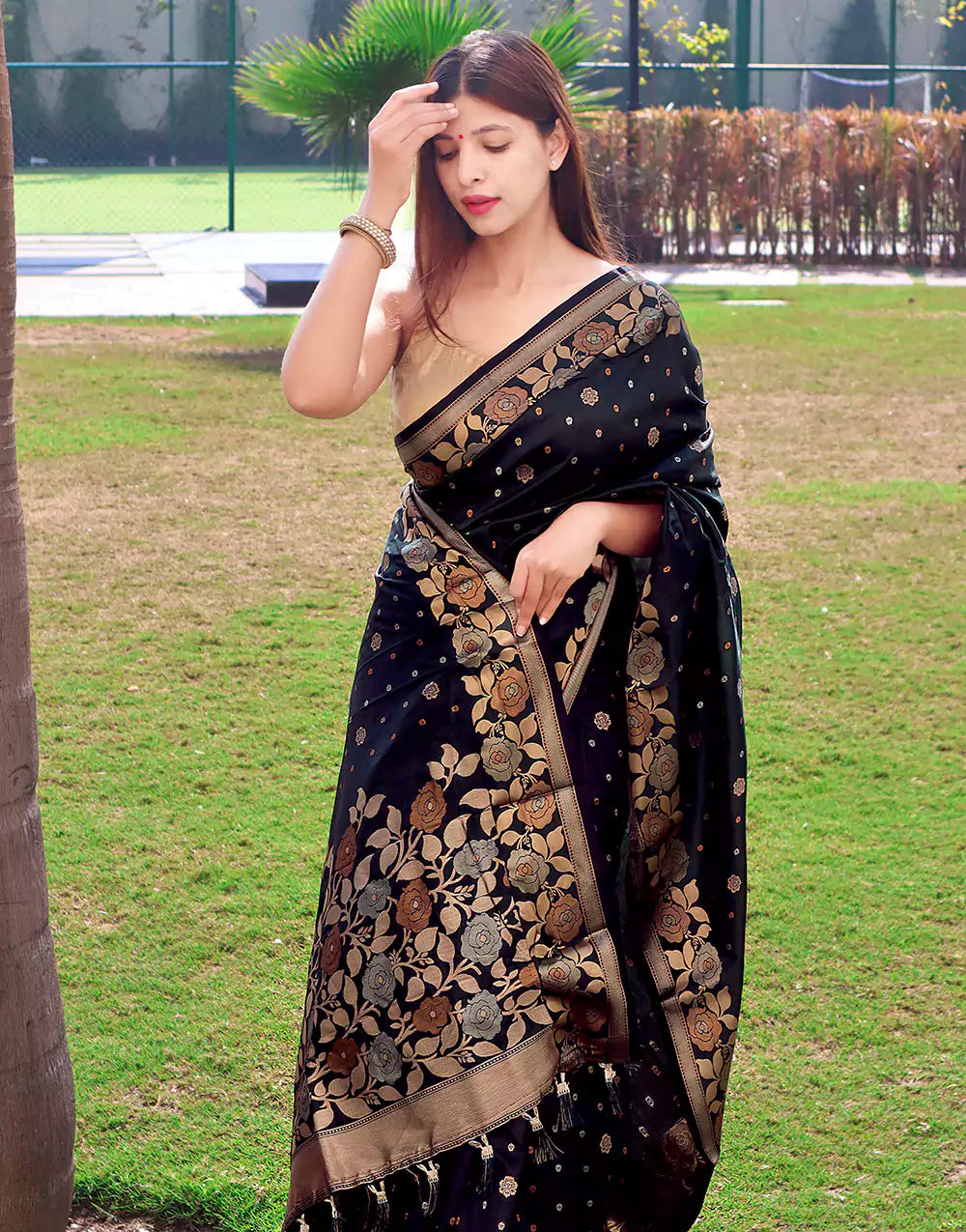 Black Soft Silk Saree With Zari Weaving Work