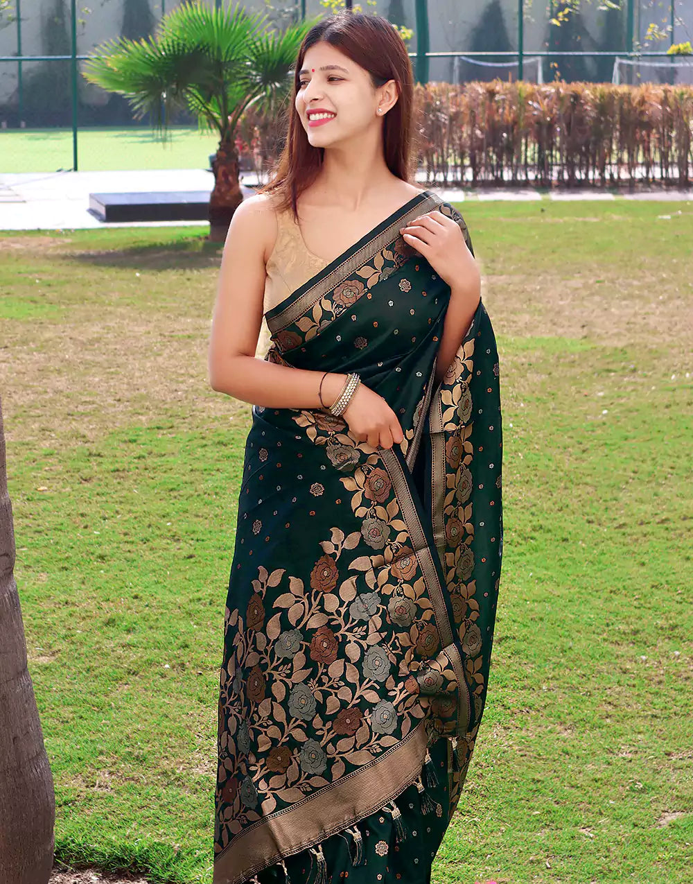 Green Soft Silk Saree With Zari Weaving Work