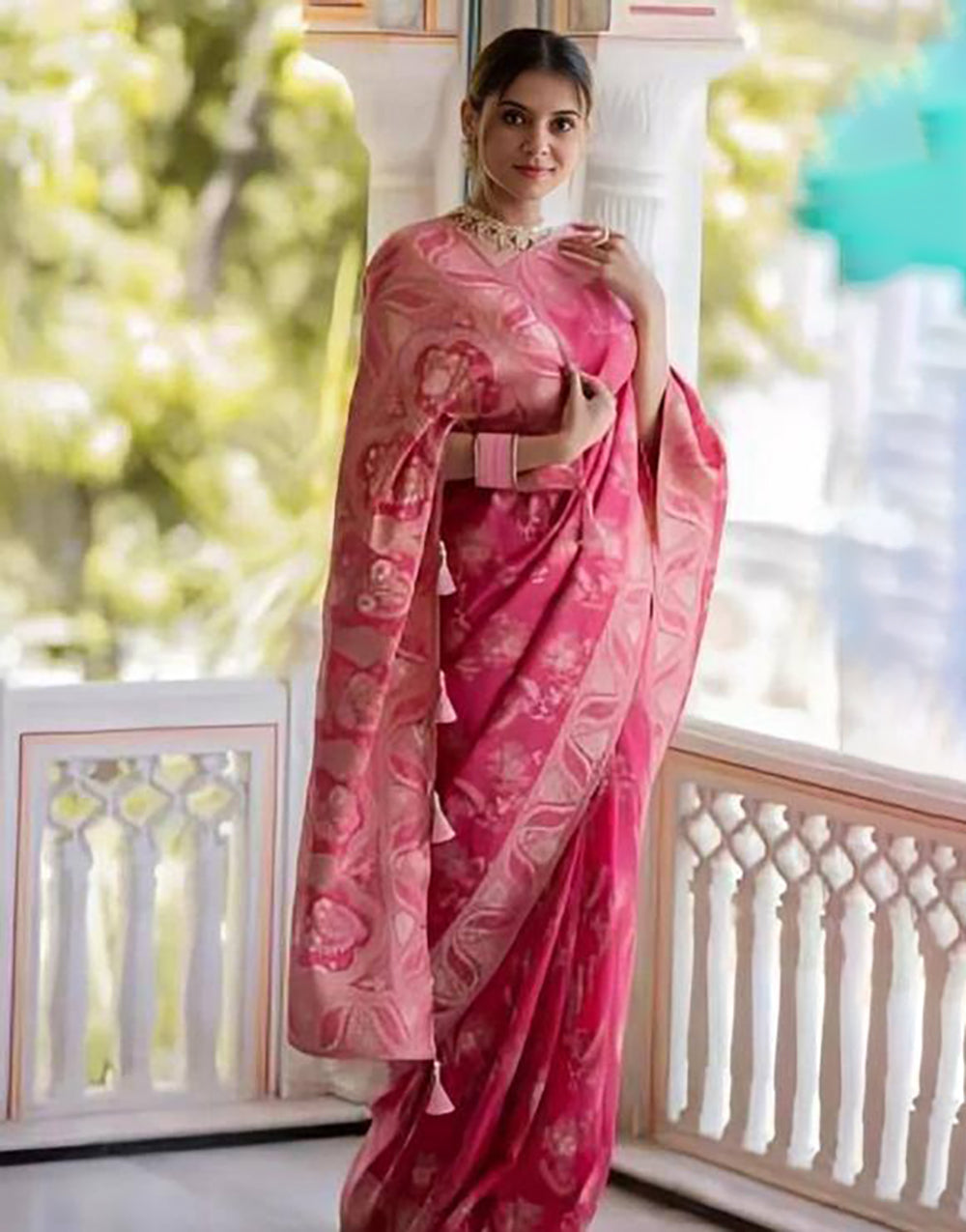 Gajri Banarasi Silk Saree With Zari Weaving Work