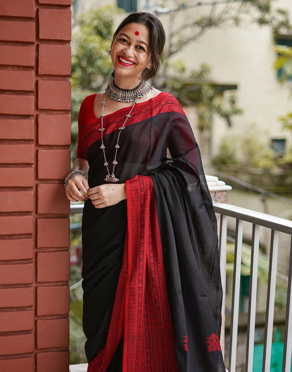 Black Cotton Saree With Printed Work