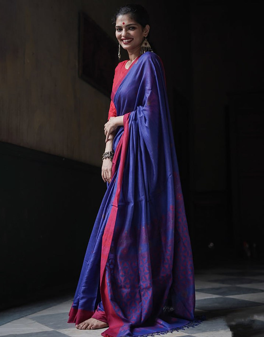 Navy Blue & Red Cotton Saree With Printed Work