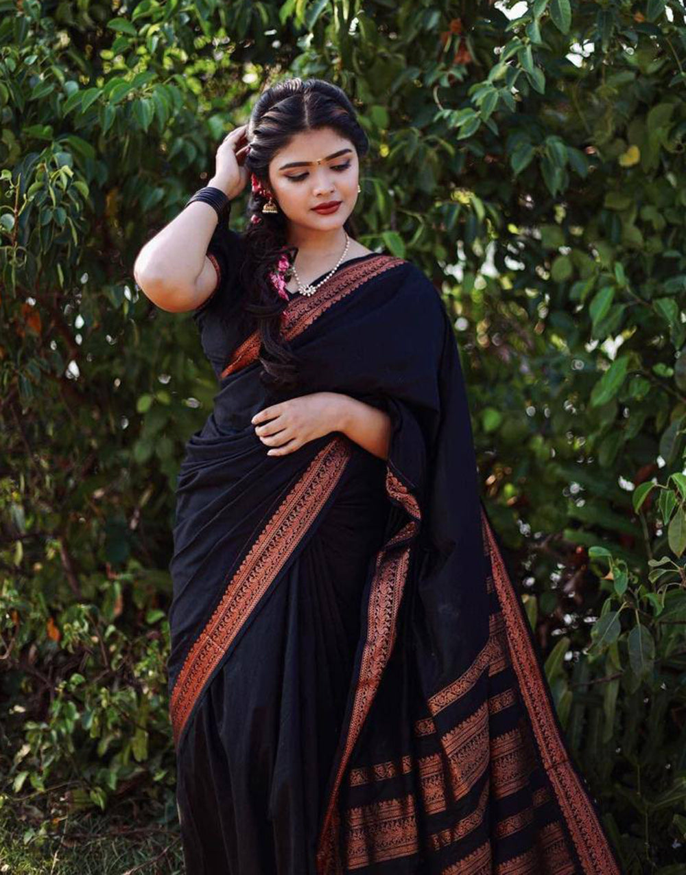 Black Banarasi Silk Saree With Zari Weaving Work