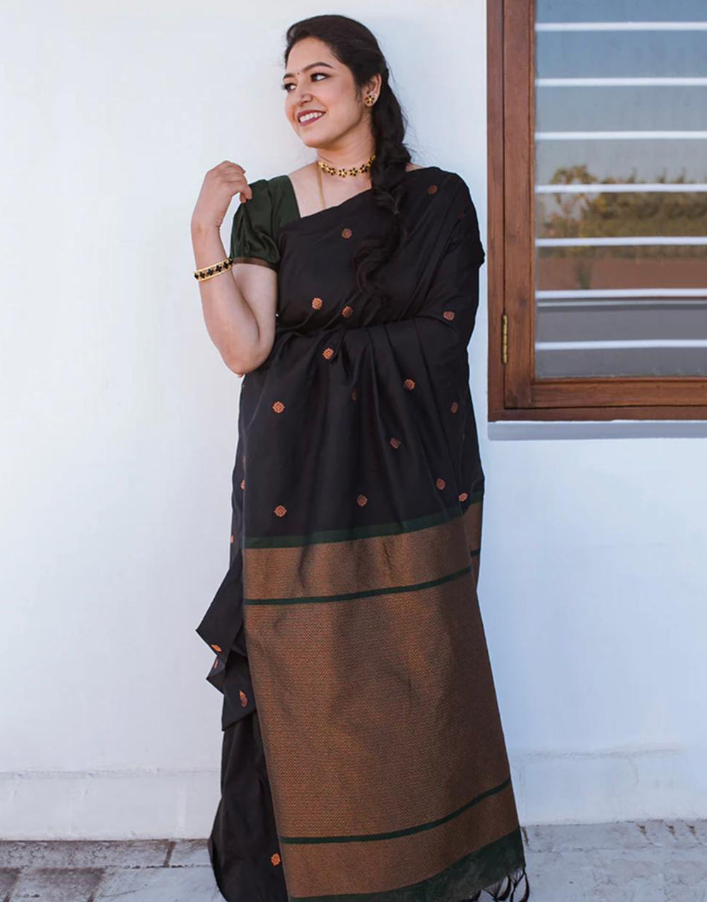 Black Banarasi Silk Saree With Zari Weaving Work