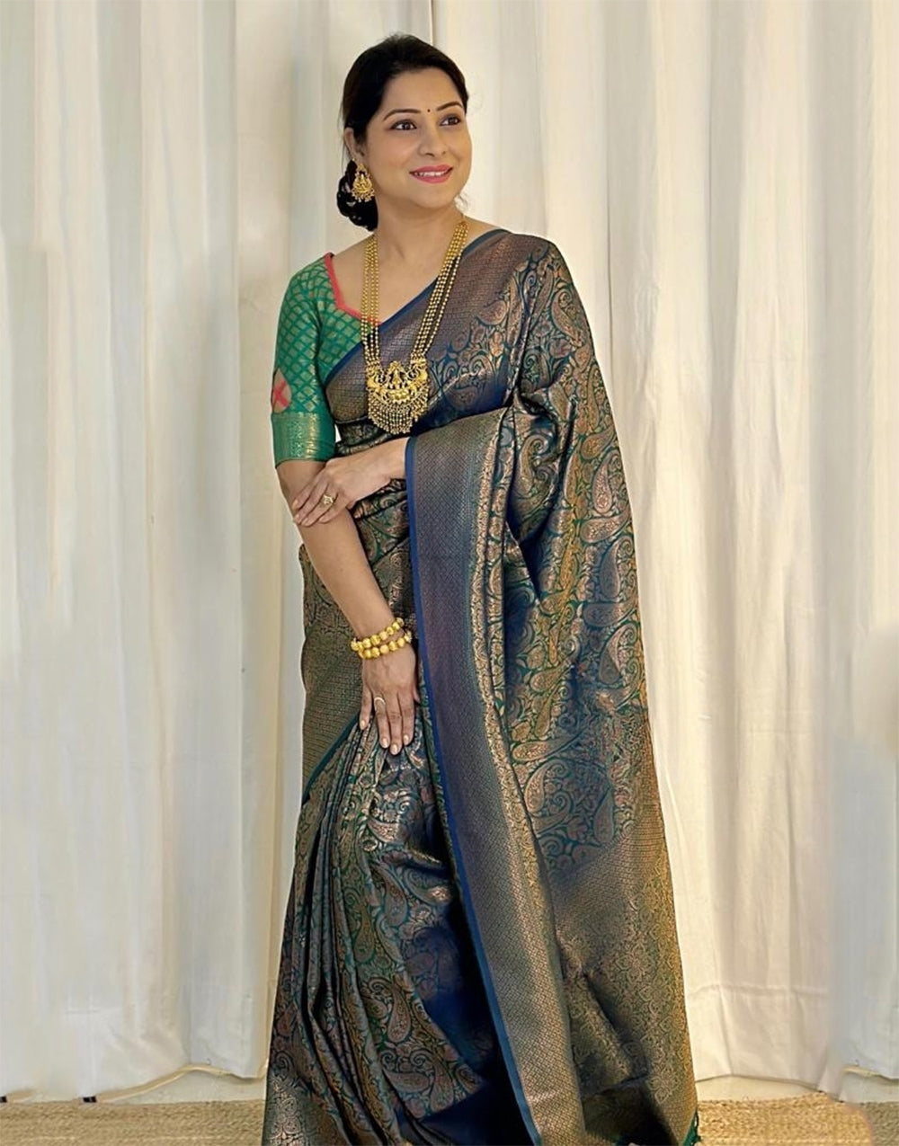 Green Banarasi Soft Silk Saree With Weaving Work