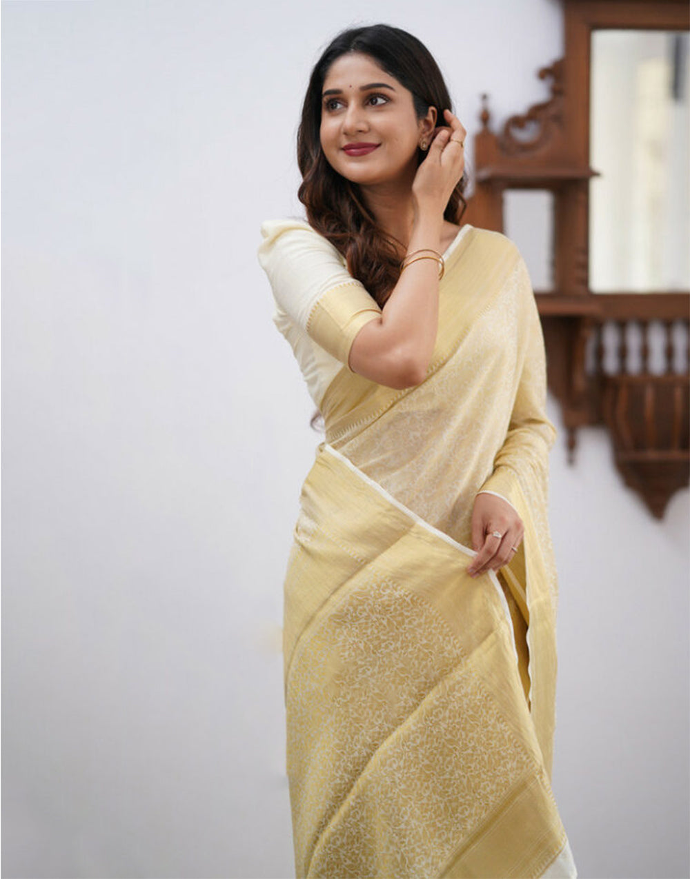 Off-White Banarasi Soft Silk Saree With Weaving Work