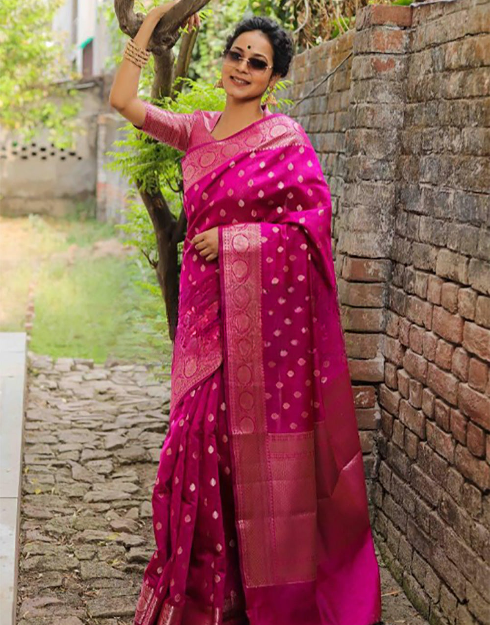 Pink Banarasi Silk Saree With Zari Weaving Work