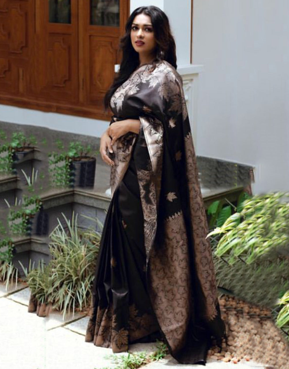 Black Banarasi Soft Silk Saree With Zari Weaving Work