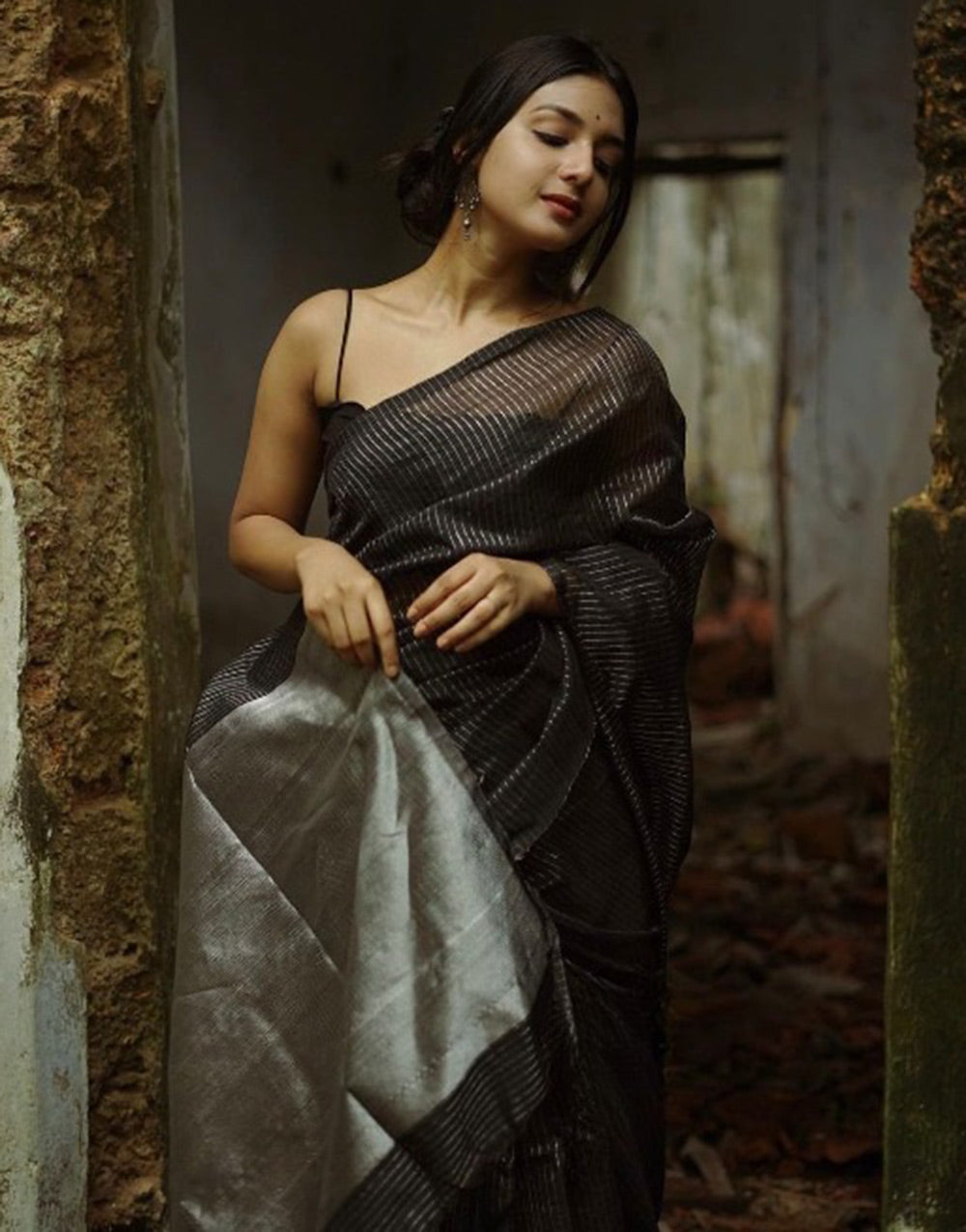 Black Banarasi Soft Silk Saree With Zari Weaving Work