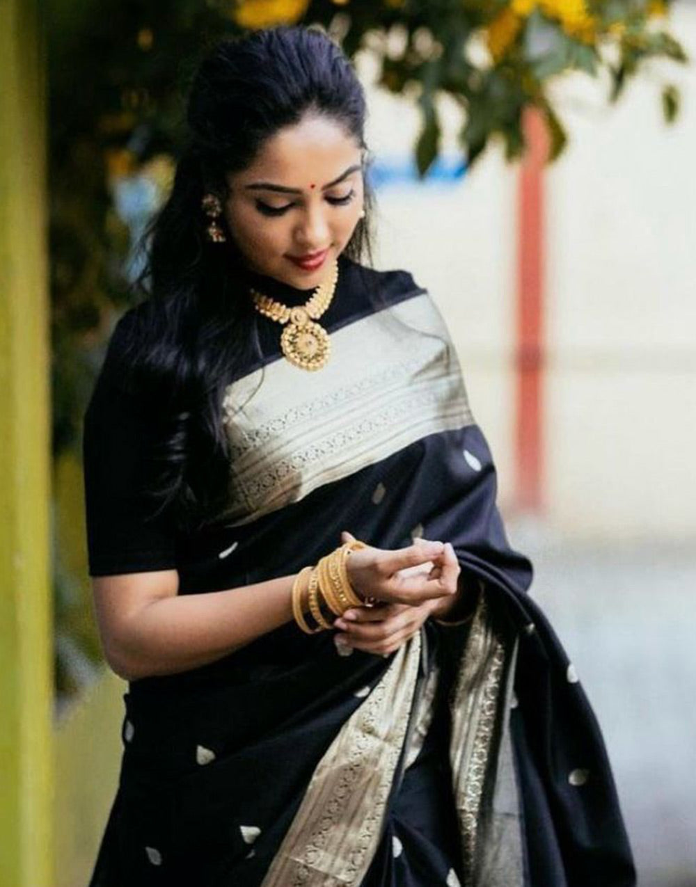 Black Banarasi Soft Silk Saree With Zari Weaving Work