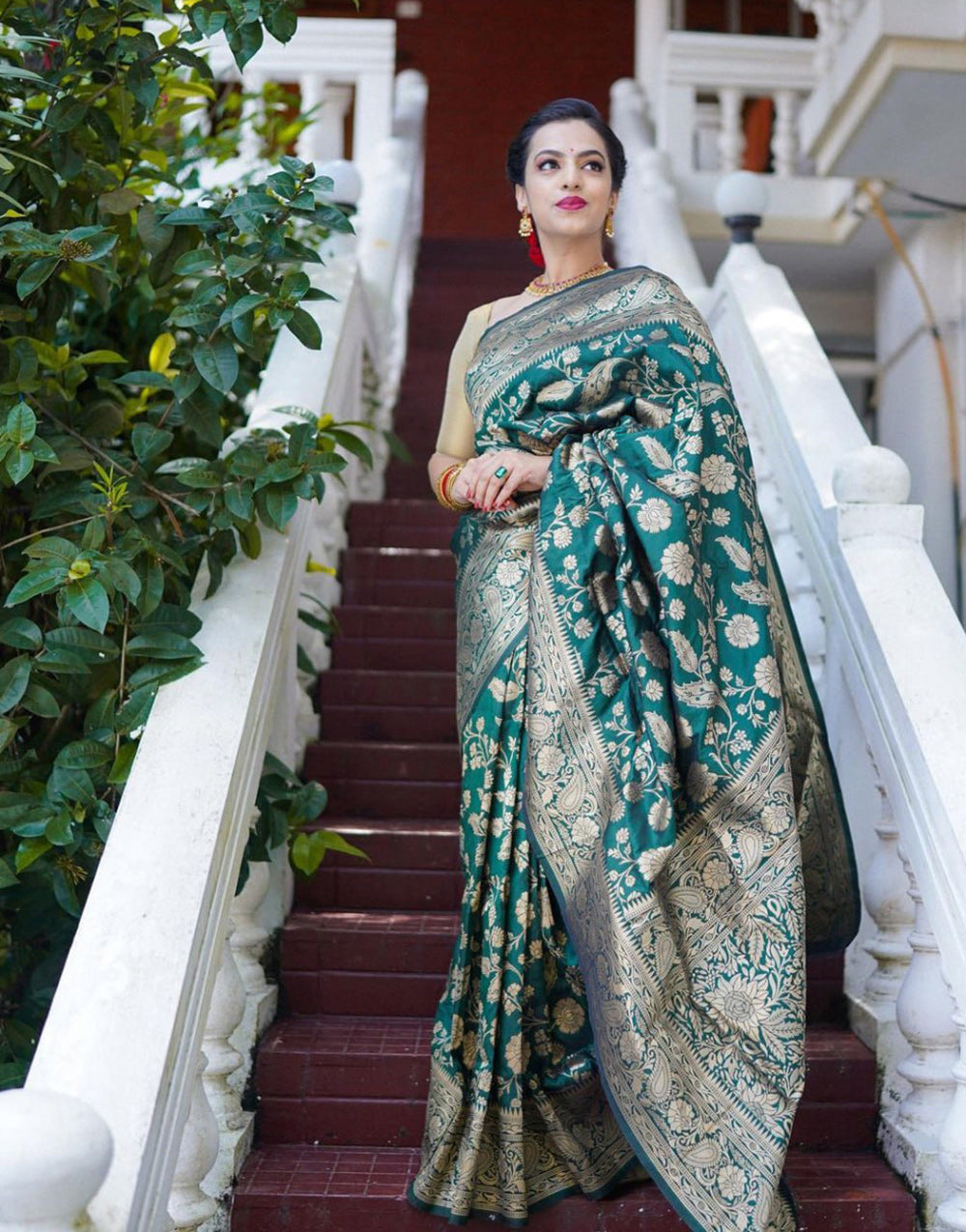 Rama Green Banarasi Silk Saree With Zari Weaving Work