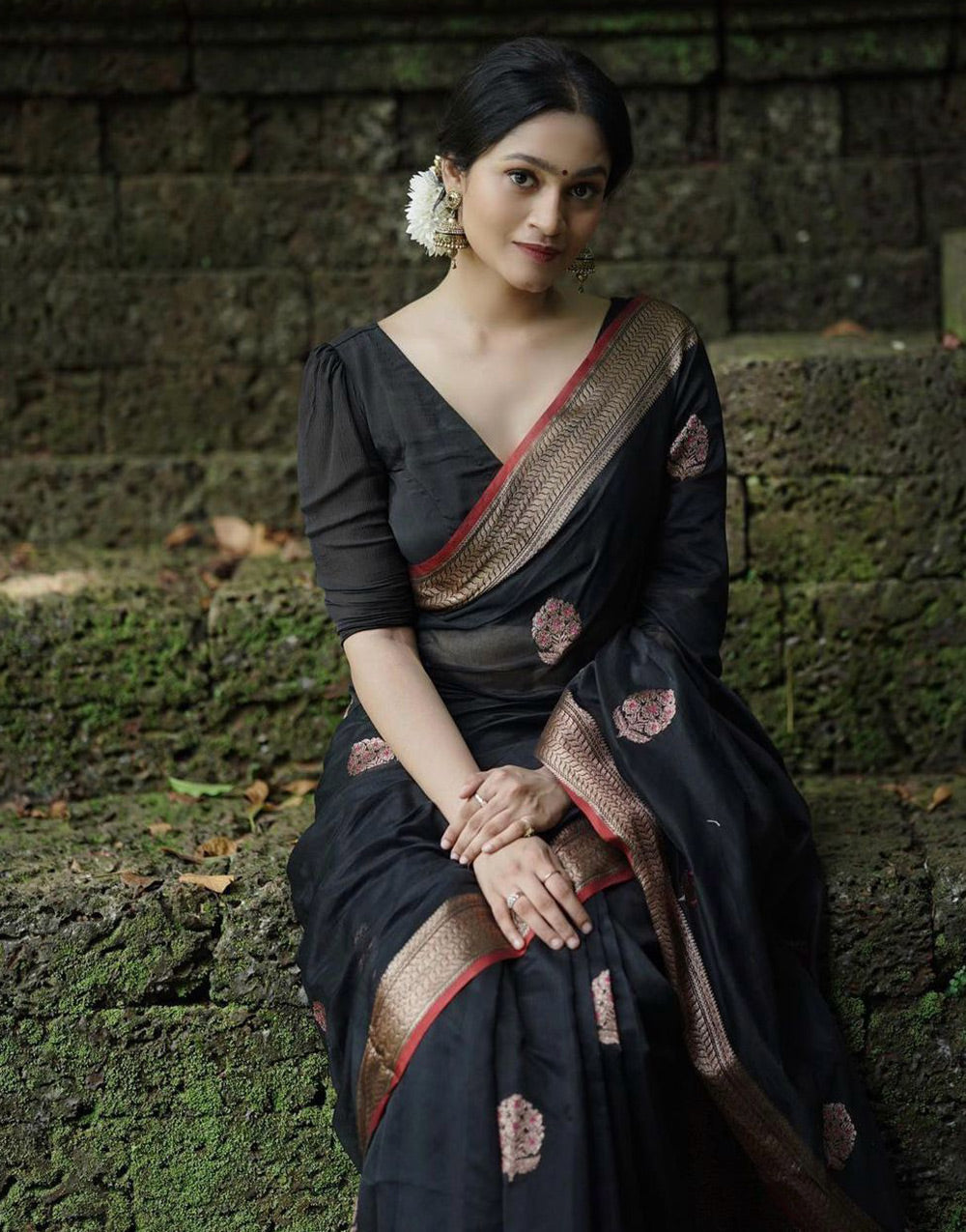 Black Banarasi Soft Silk Saree With Zari Weaving Work