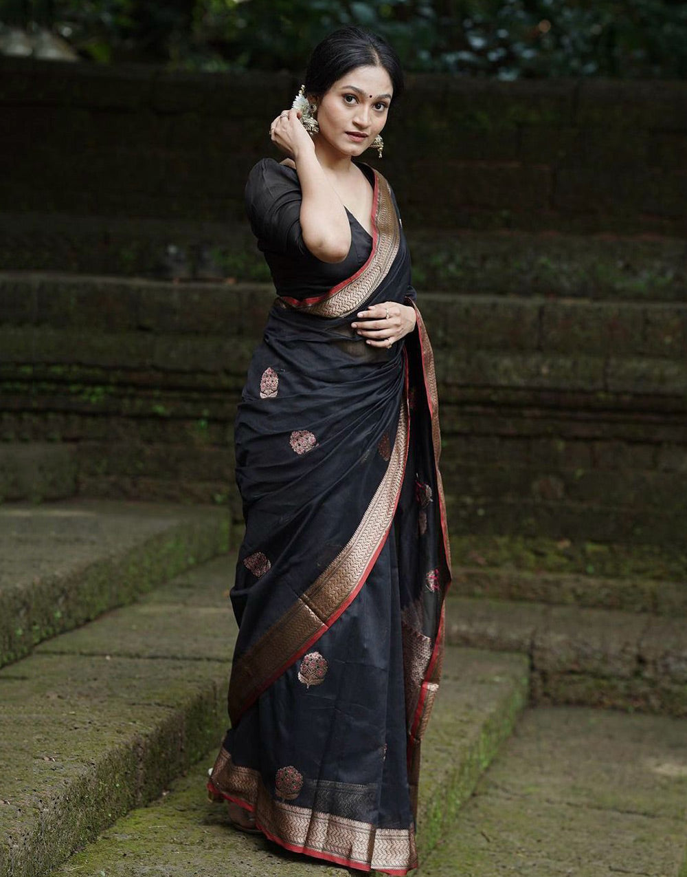 Black Banarasi Soft Silk Saree With Zari Weaving Work