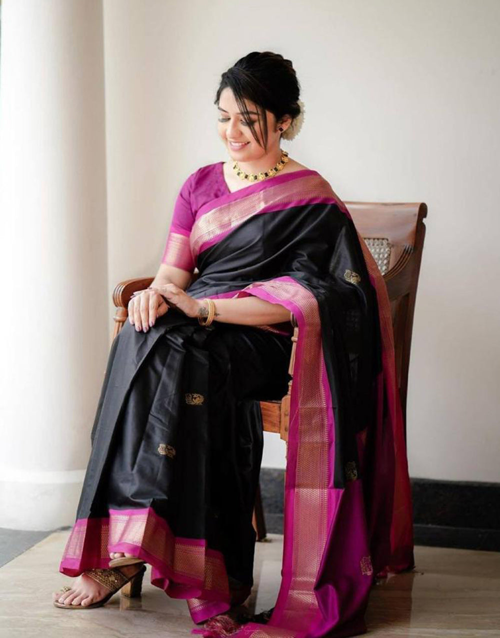 Black & Pink Banarasi Silk Saree With Zari Weaving Work