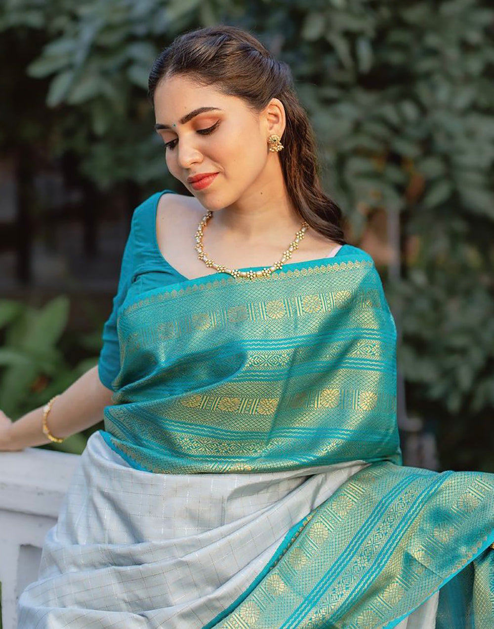 Off White & Firozi Banarasi Silk Saree With Zari Weaving Work