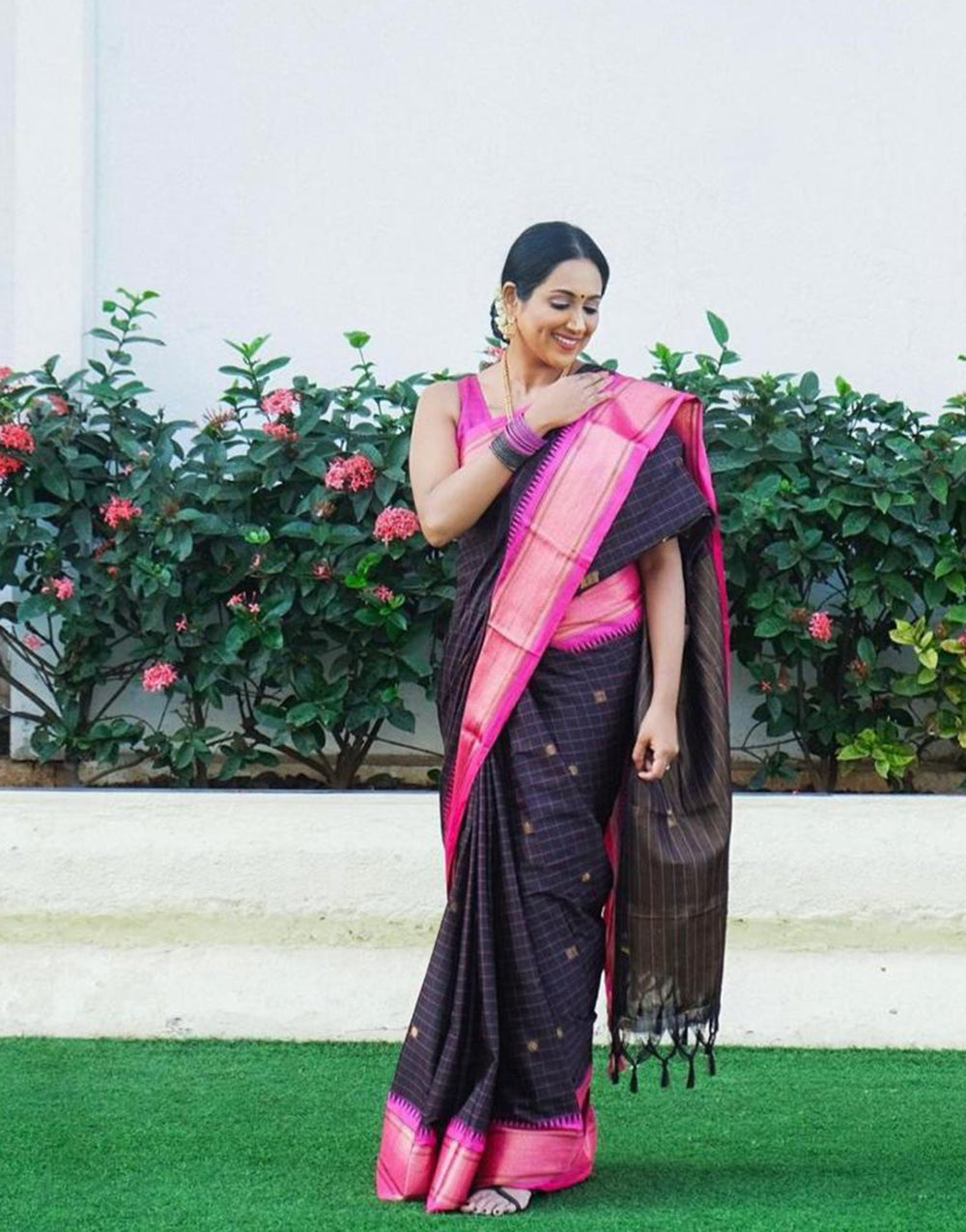 Pink & Black Banarasi Silk Saree With Zari Weaving Work