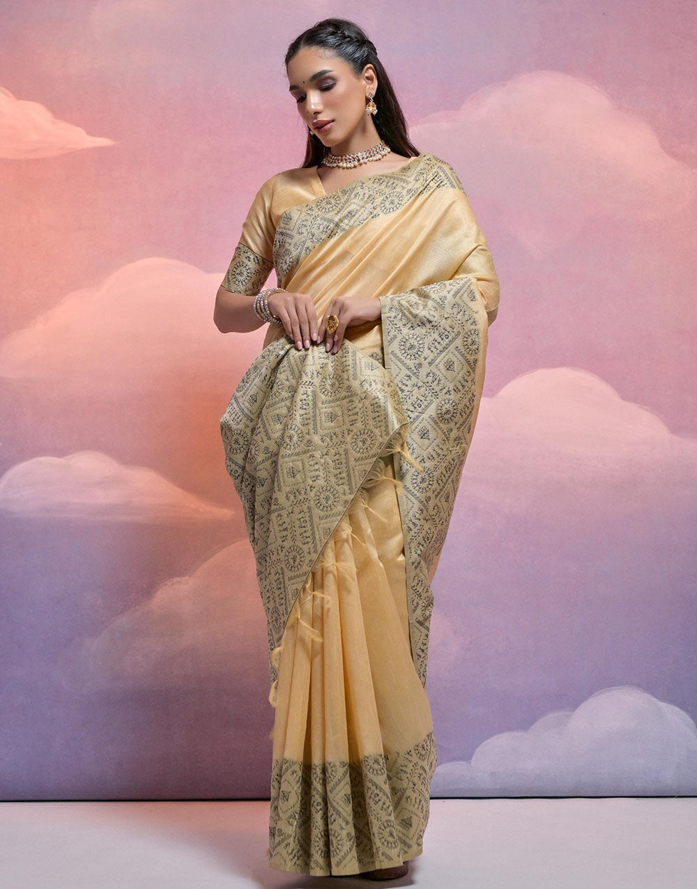 Cream Handloom Raw Silk Saree With Weaving Work