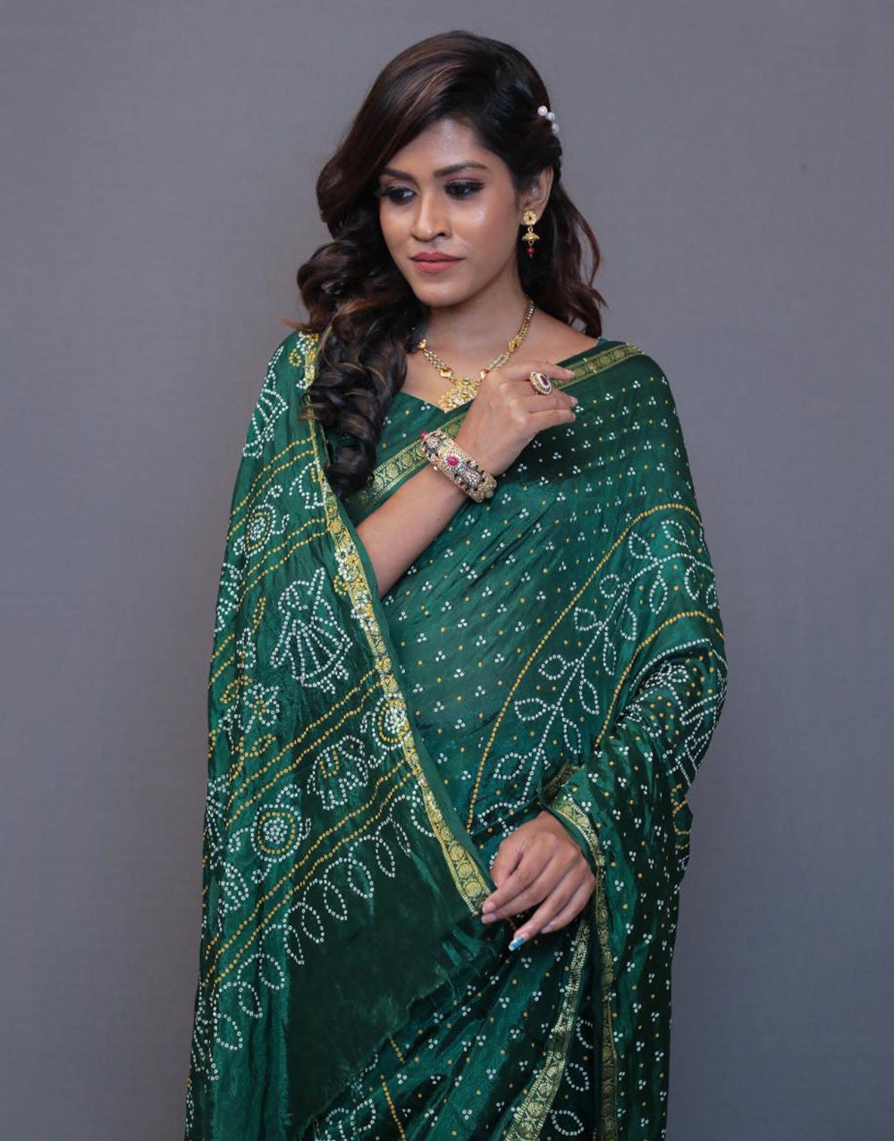 Green Taffeta Silk Hand Print Bandhani Saree