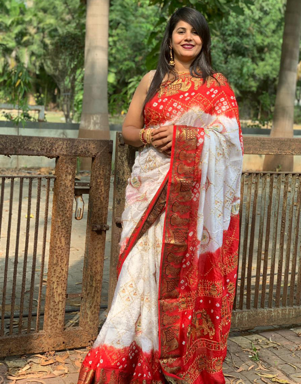 Red & White Hand Bandhej Bandhani Saree With Weaving Border