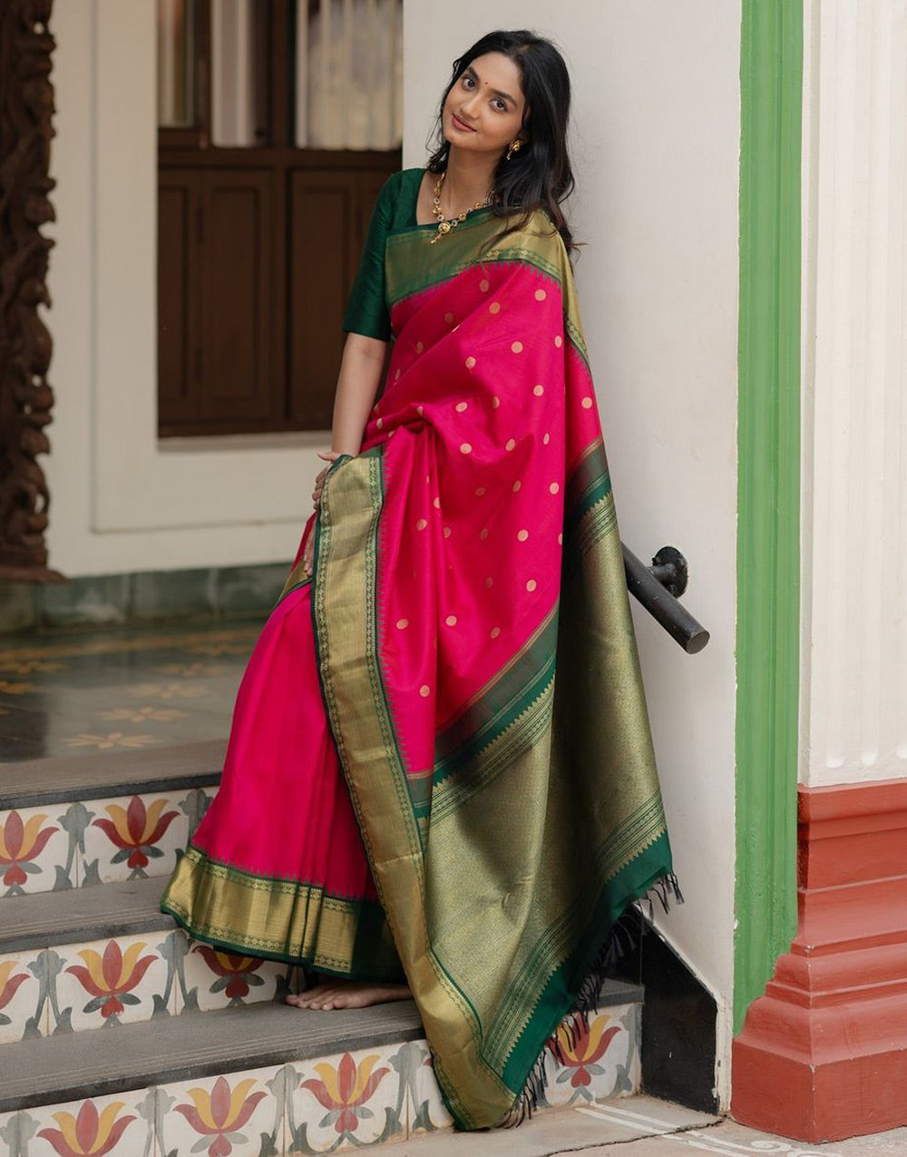 Dark Hot Pink Banarasi Silk Sarer With Gold Zari Weaving Work